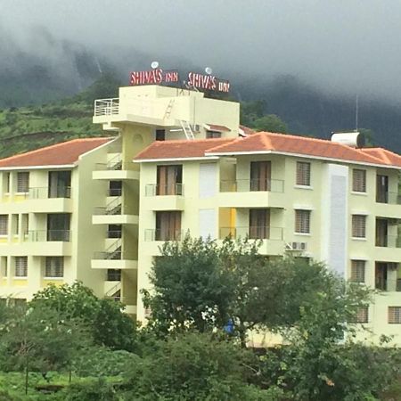 Hotel Shiva'S Inn Тримбак Екстериор снимка