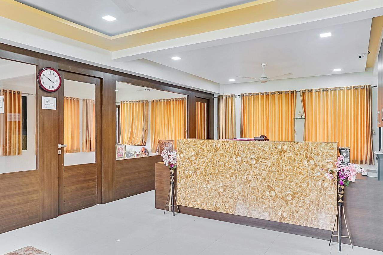 Hotel Shiva'S Inn Тримбак Екстериор снимка