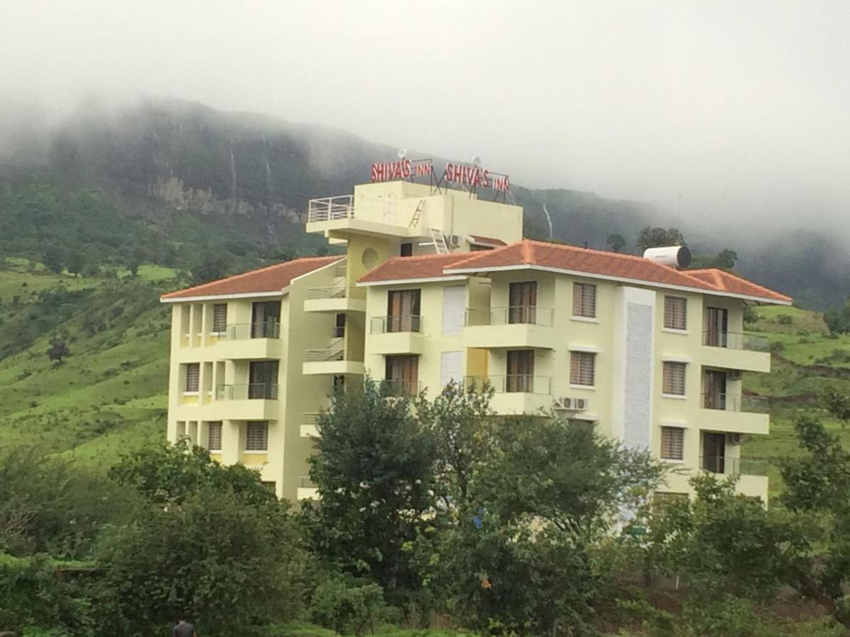 Hotel Shiva'S Inn Тримбак Екстериор снимка